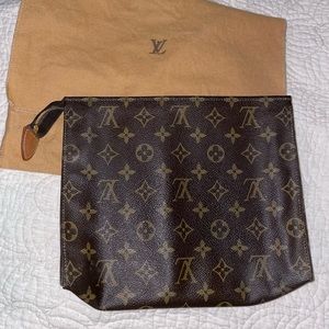 Authentic Preloved Louis Vuitton Toiletry 26